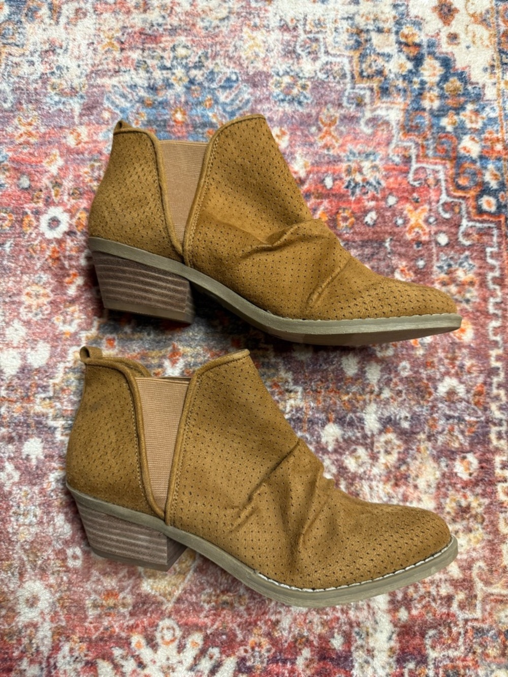 Report Drewe Perforated Ankle Booties Tan 7.5 Low Heel - Picture 3 of 6
